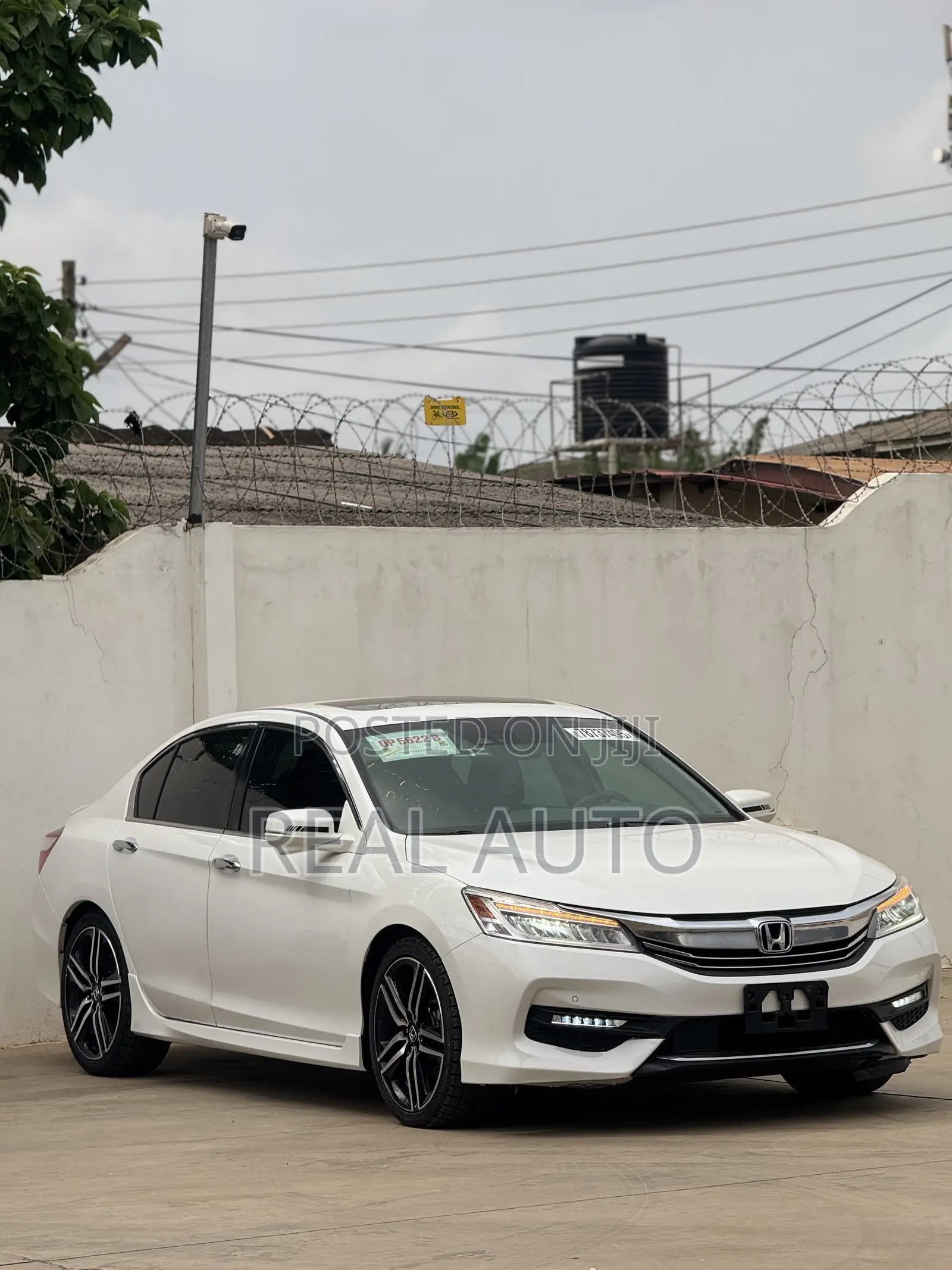 Honda Accord Touring 4dr Sedan FWD (3.5L 6cyl 6A) 2016 White