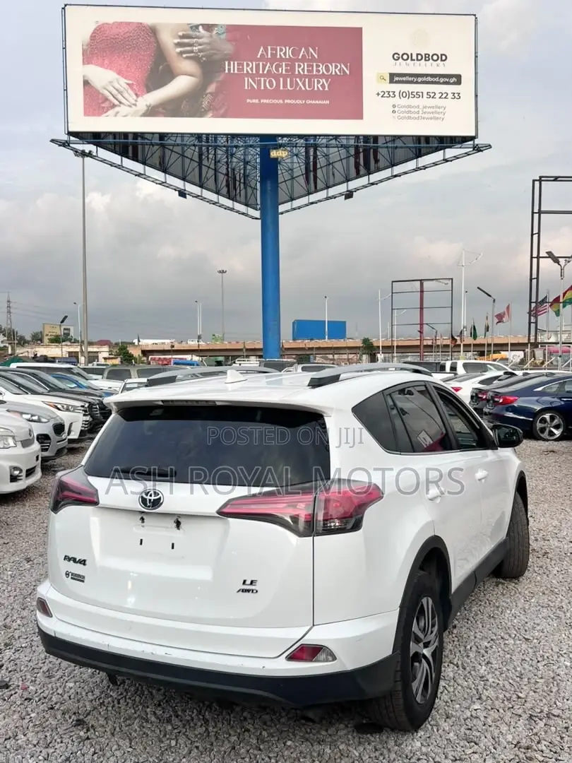 Toyota RAV4 LE AWD (2.5L 4cyl 6A) 2016 White