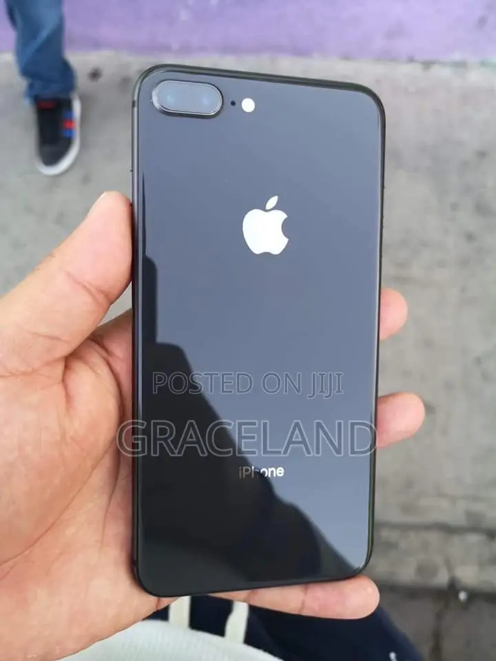 Apple iPhone 8 Plus 64 GB Black