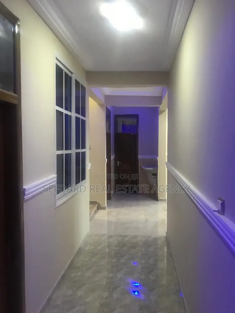 6bdrm House in Sefdard Properties, Kwabenya for rent
