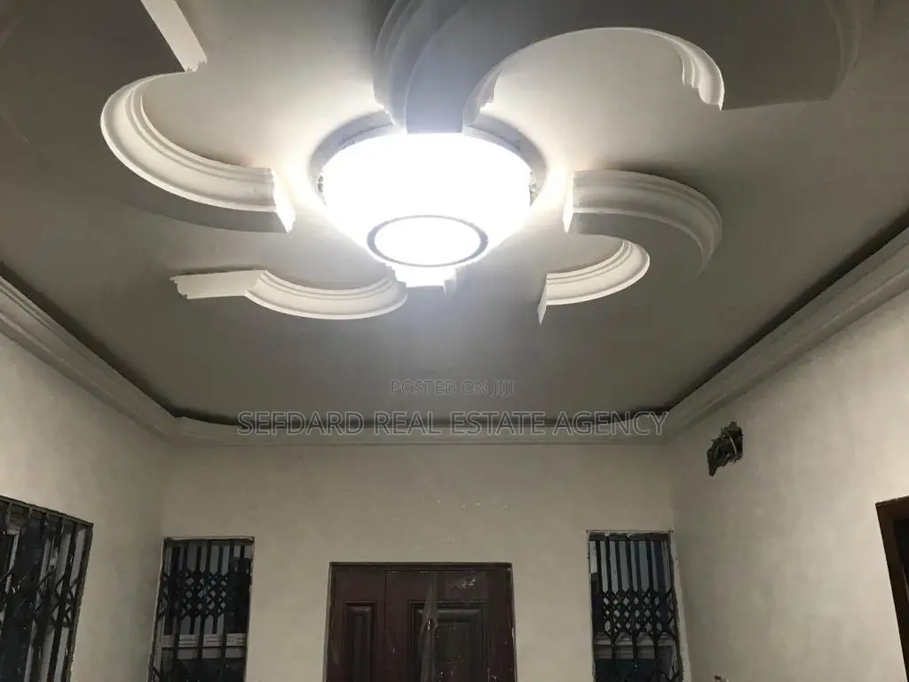 6bdrm House in Sefdard Properties, Kwabenya for rent