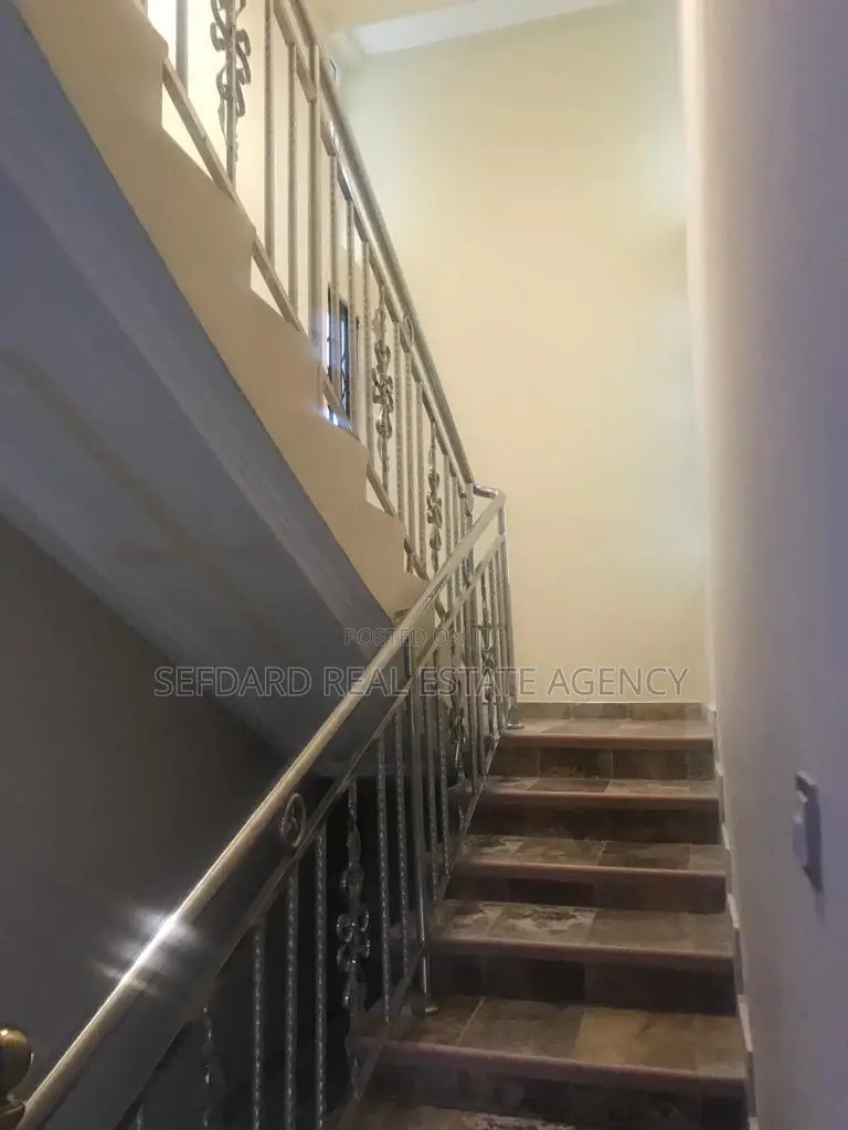 6bdrm House in Sefdard Properties, Kwabenya for rent