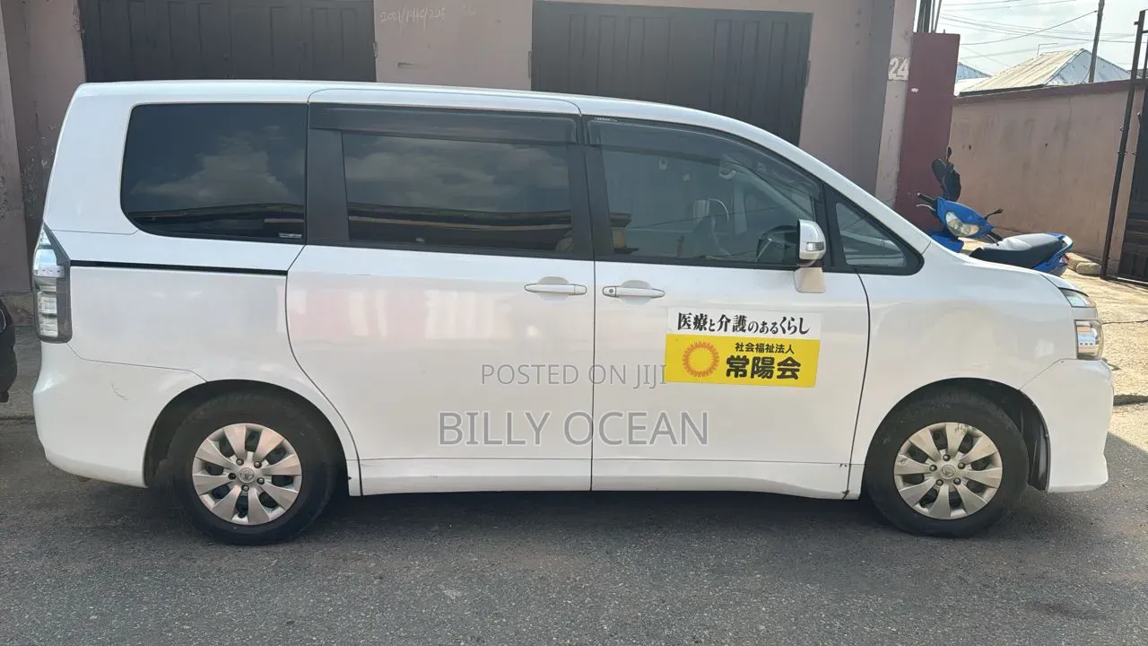 Toyota Voxy 2012 White