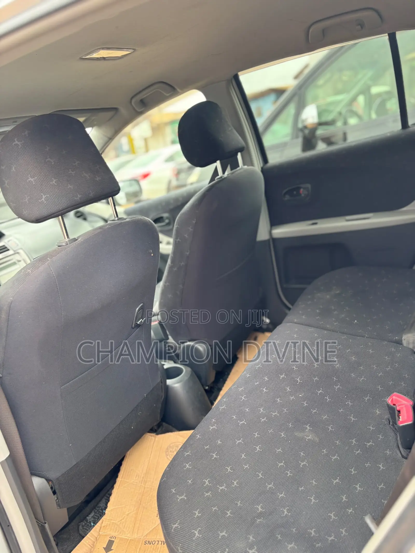 Toyota Vitz 2010 Silver
