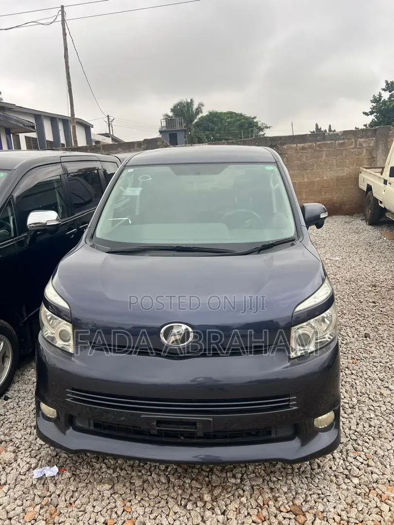 Toyota Voxy 2013 Black