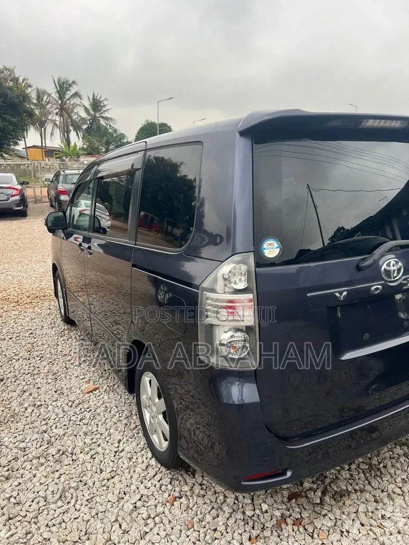 Toyota Voxy 2013 Black
