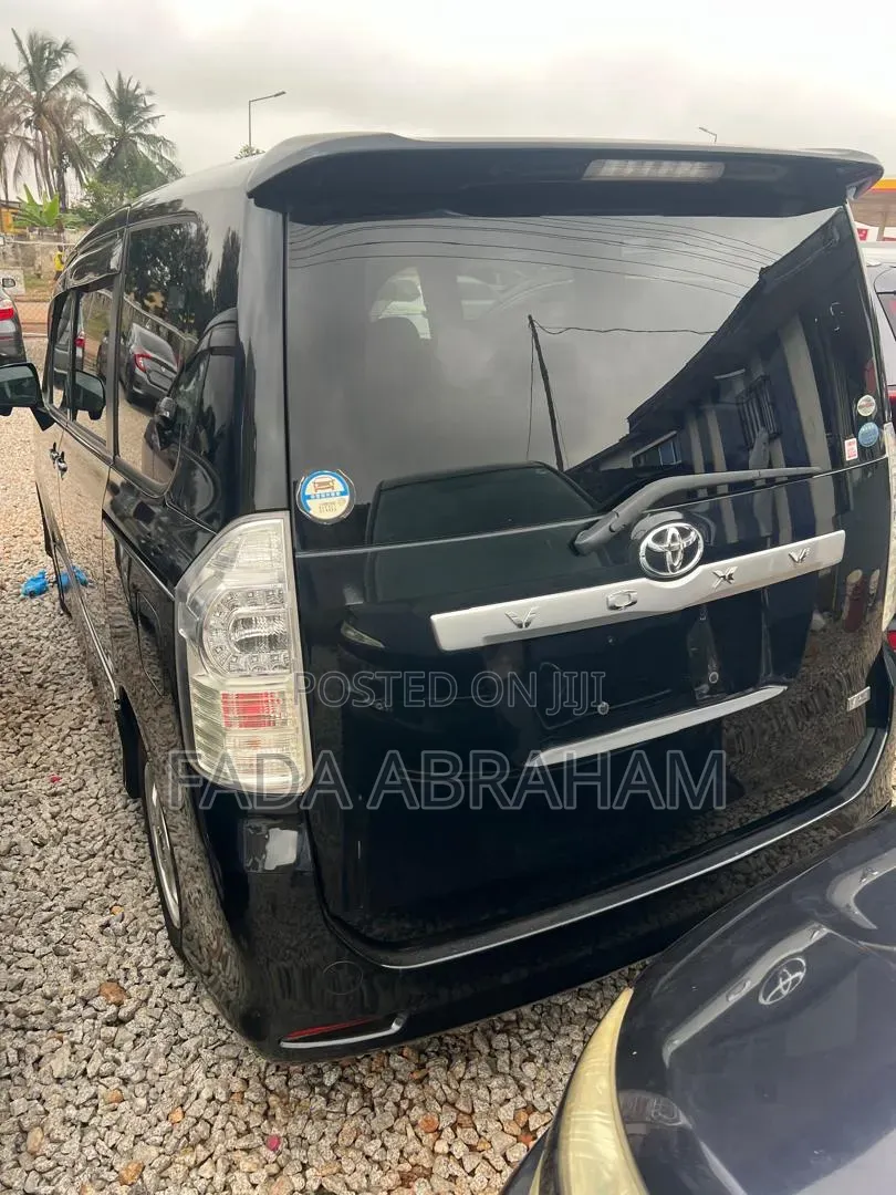 Toyota Voxy 2013 Black