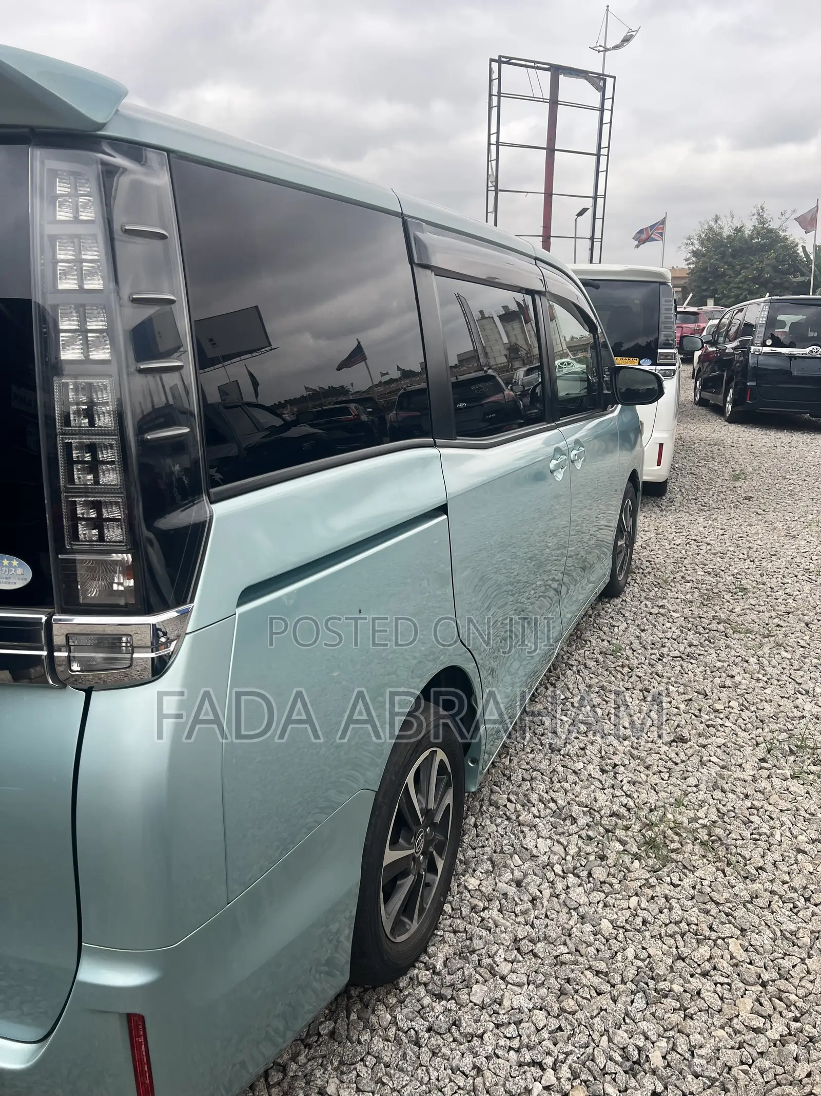 Toyota Voxy V 2WD 7-Seater 2015 Green