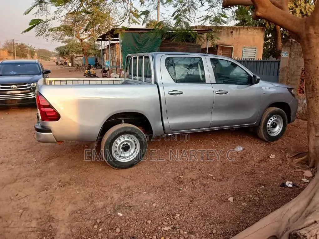 Toyota Hilux 2018 Gray