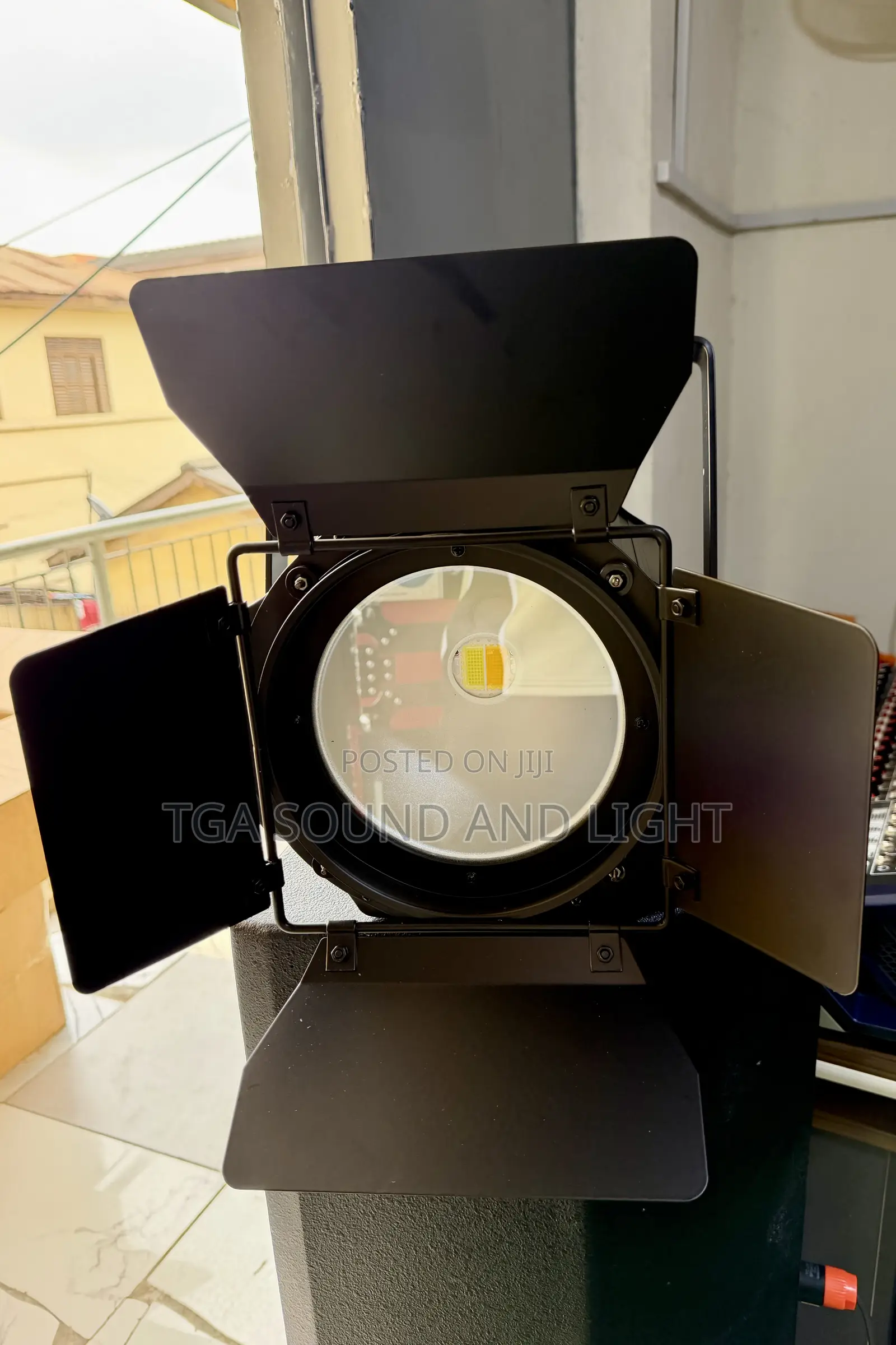Prolumen 200W COB Fresnel Stage Light