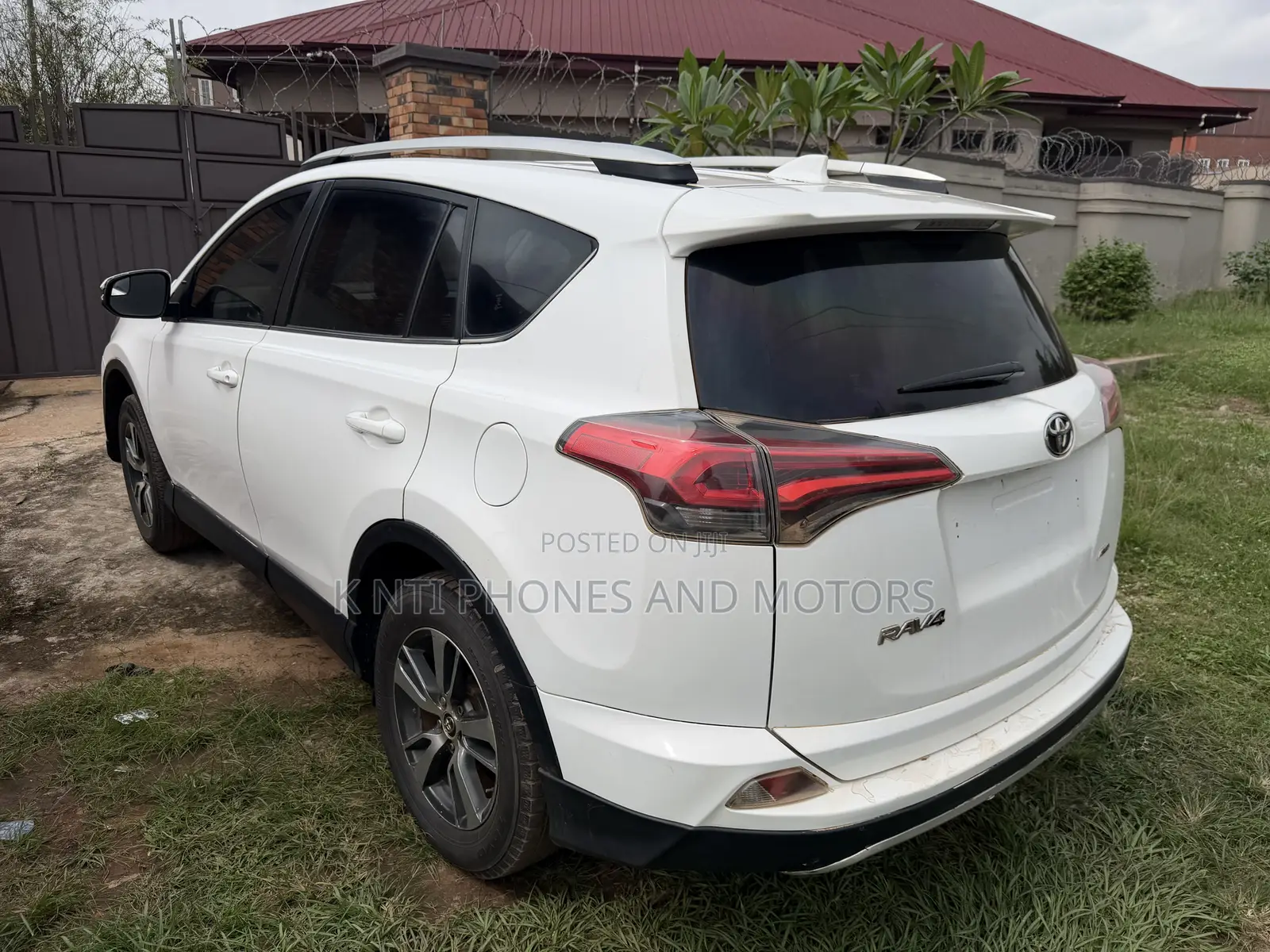 Toyota RAV4 SE 4dr SUV (2.5L 4cyl 6A) 2018 White