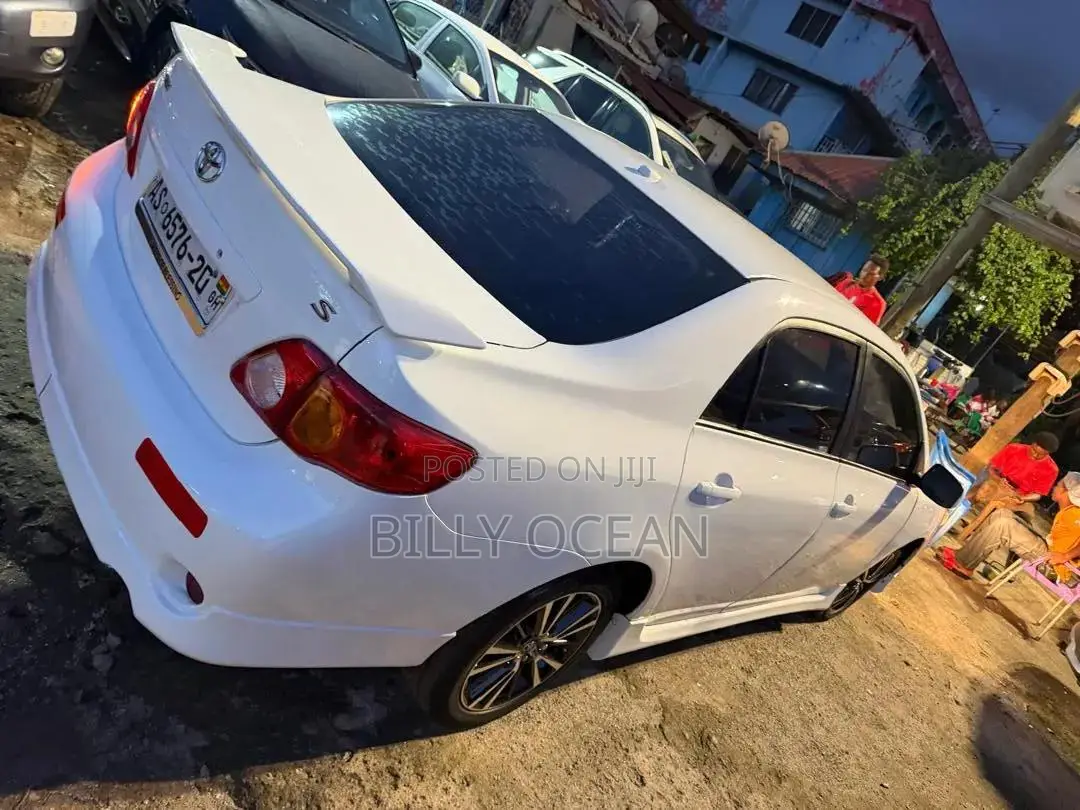 Toyota Corolla 2010 White
