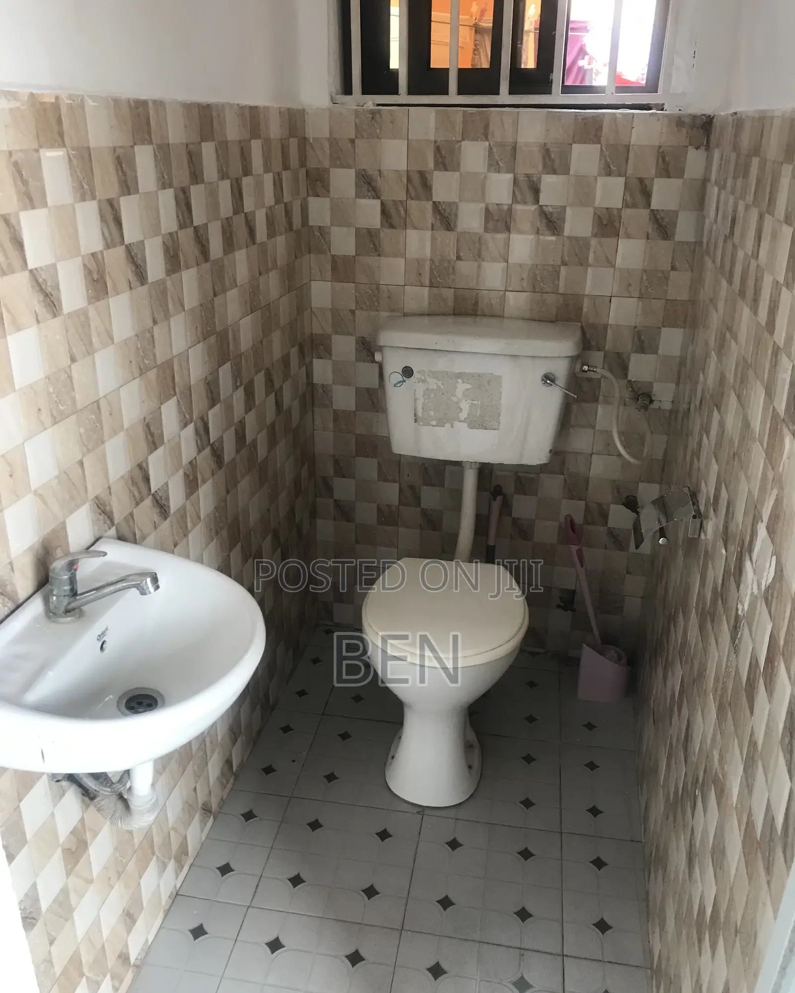 2bdrm Apartment in Taxi Rank Abelenkpe, Lincoln School Area for rent