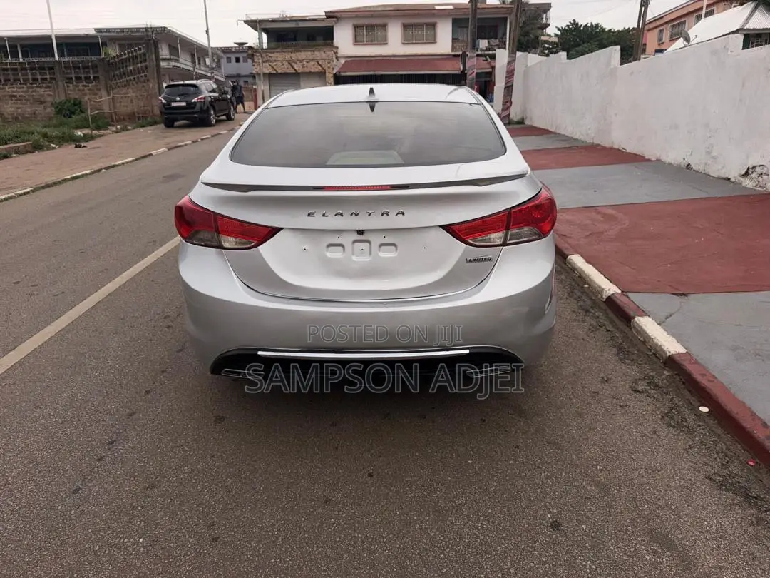 Hyundai Elantra 2013 Silver