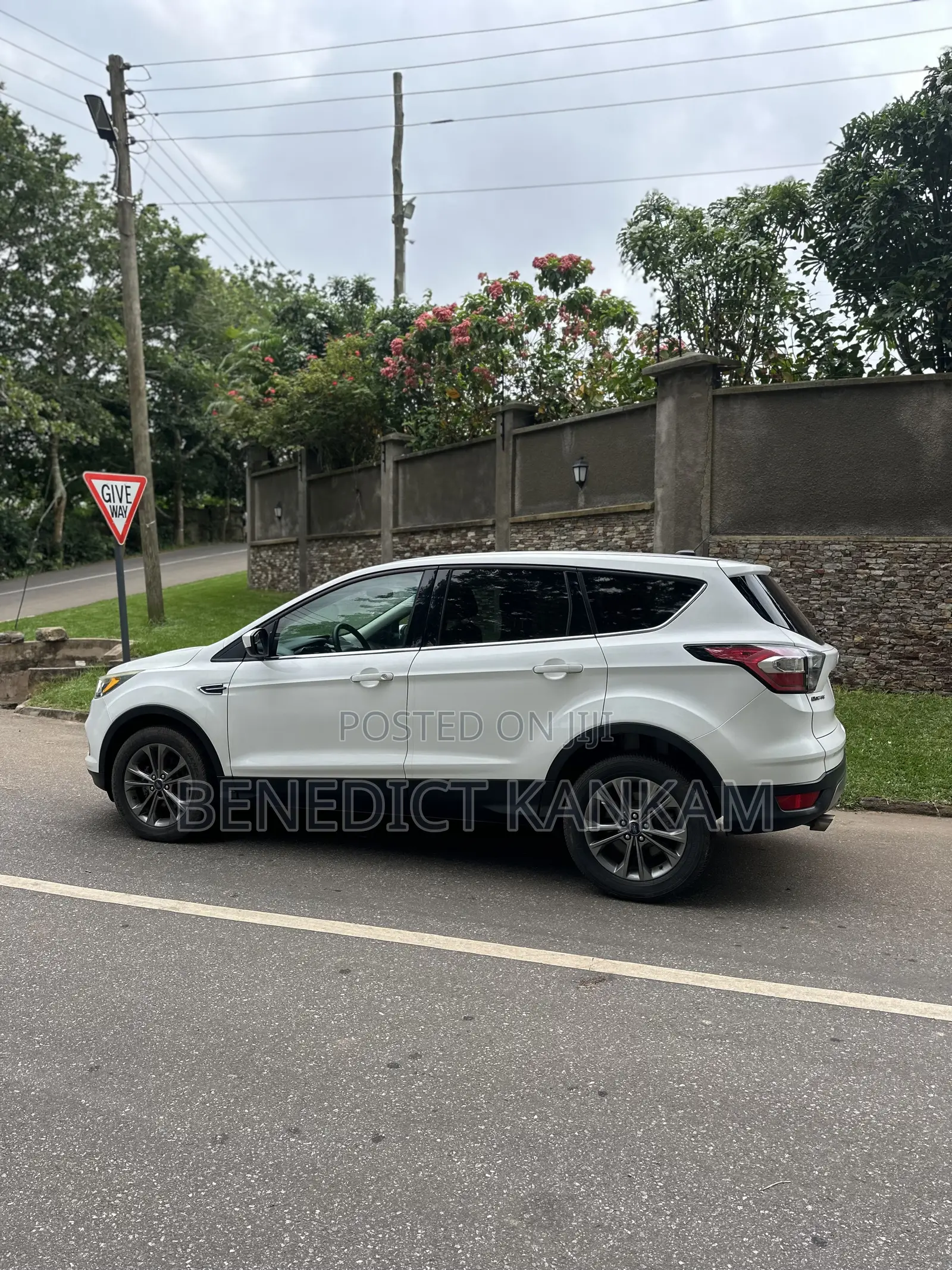 Ford Escape SE FWD 2016 White