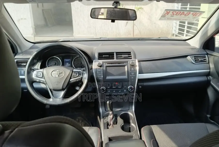 Toyota Camry SE 4dr Sedan (2.5L 4cyl 6A) 2017 Gray