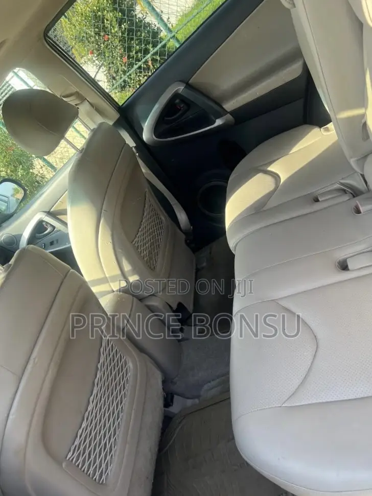 Toyota RAV4 2011 Black