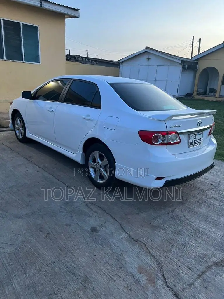 Toyota Corolla 2013 White