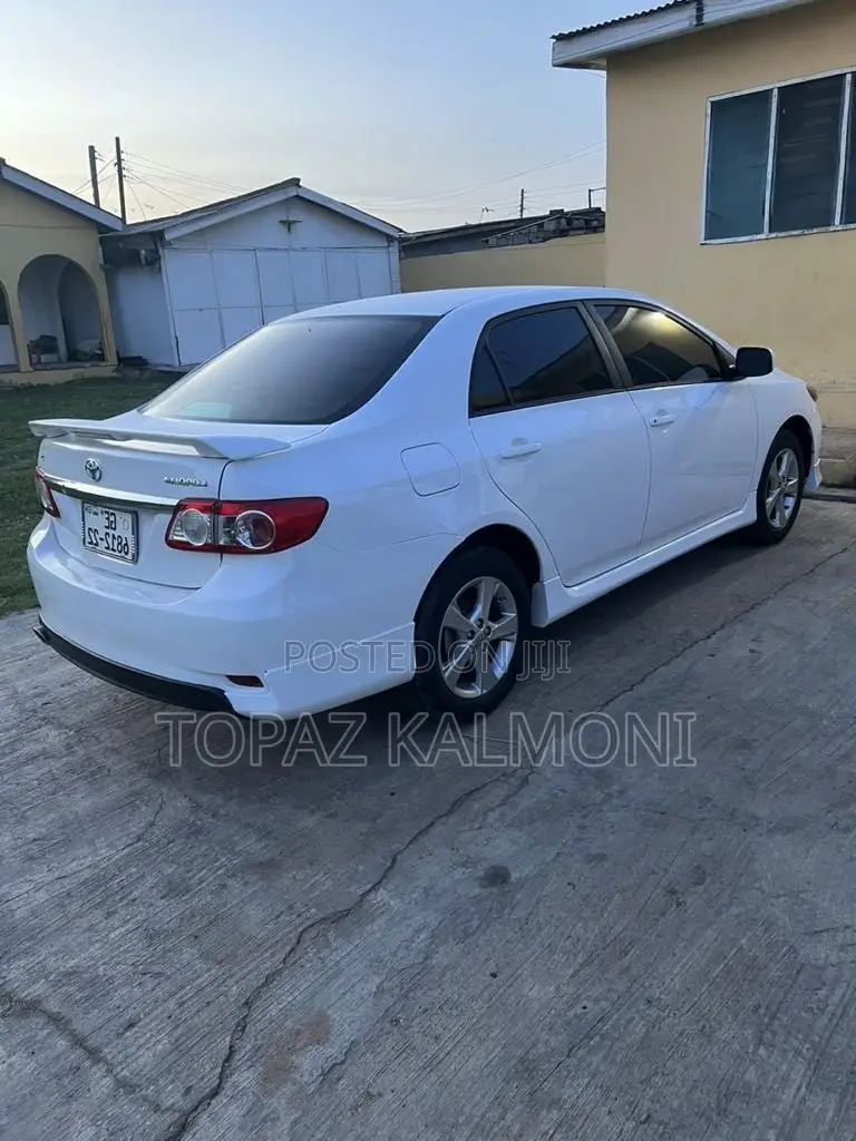 Toyota Corolla 2013 White