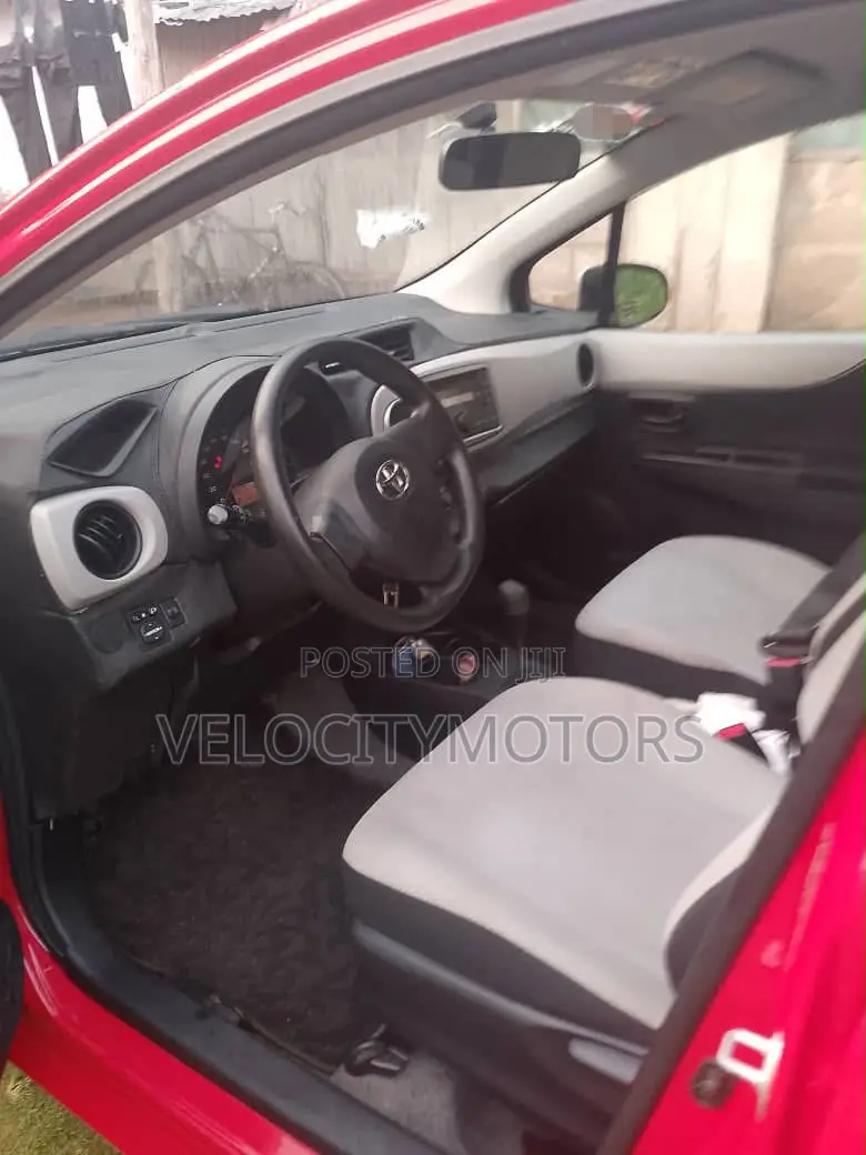Toyota Vitz 1.0 FWD 5dr 2012 Red
