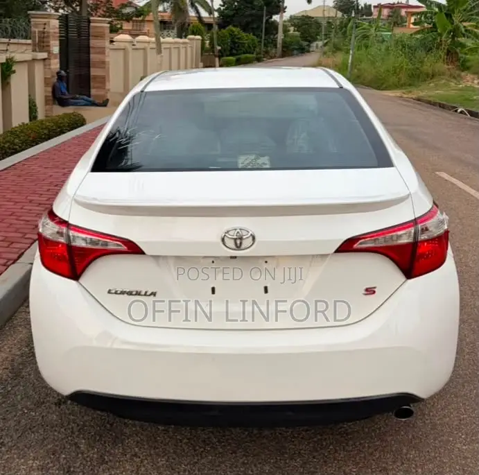 Toyota Corolla S 4dr Sedan (1.8L 4cyl CVT) 2015 White