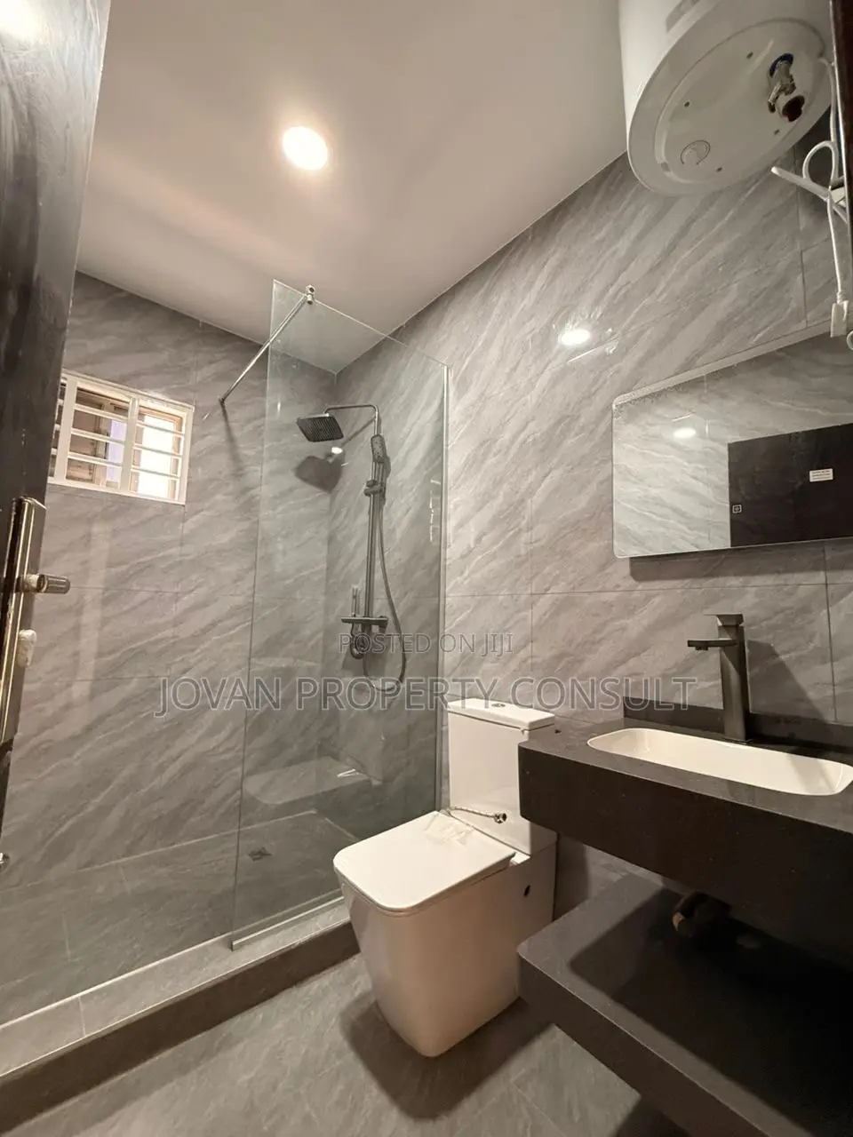 3bdrm House in Achimota for sale