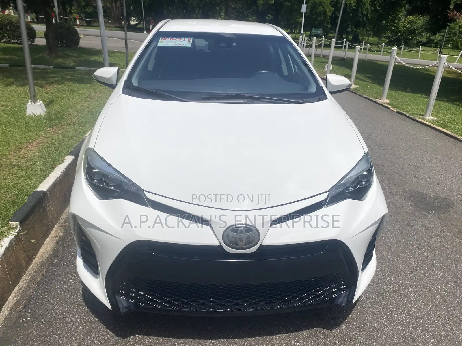 Toyota Corolla SE (1.8L 4cyl 2A) 2019 White