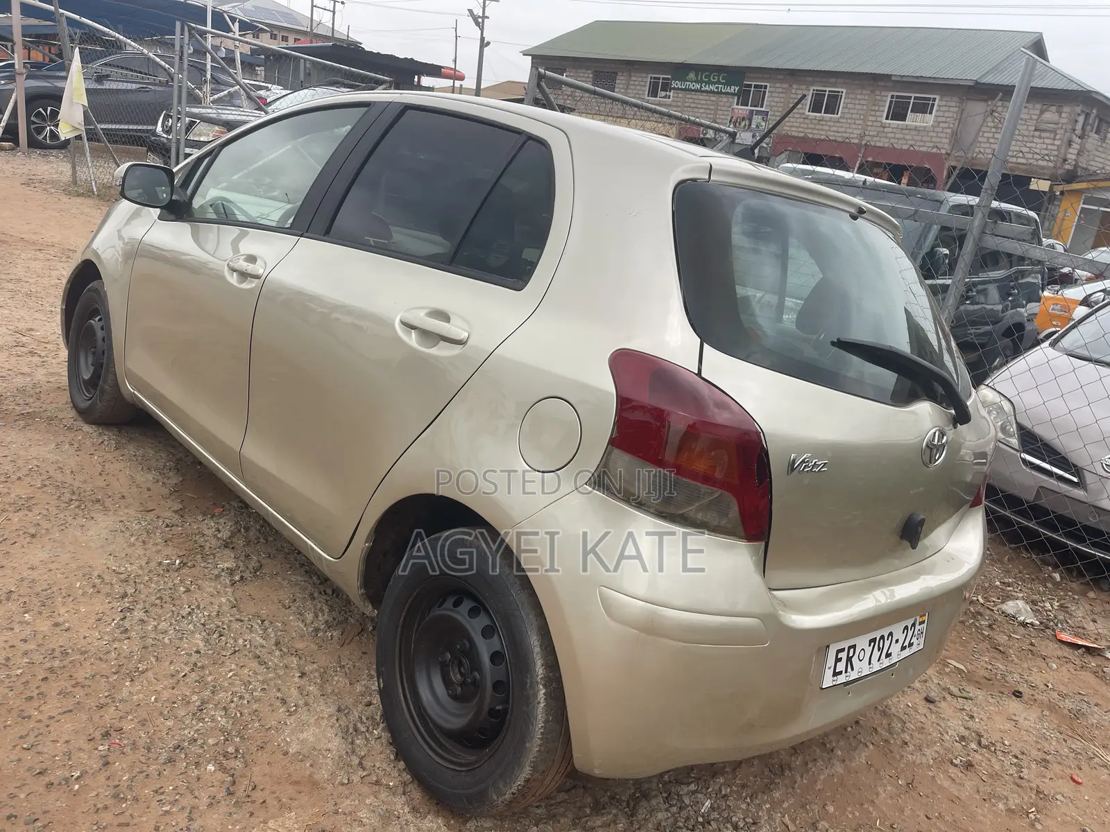 Toyota Vitz 1.3 AWD 3dr 2010 Gold