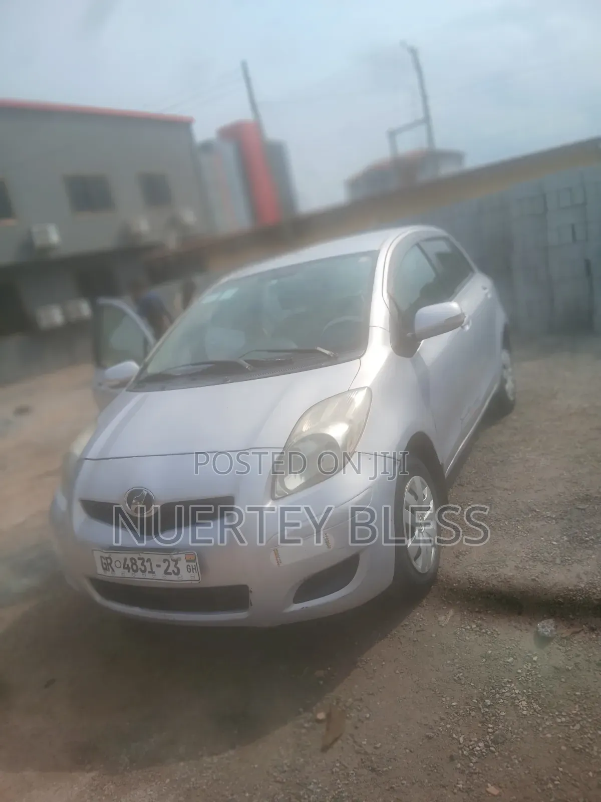 Toyota Vitz 2010 Silver