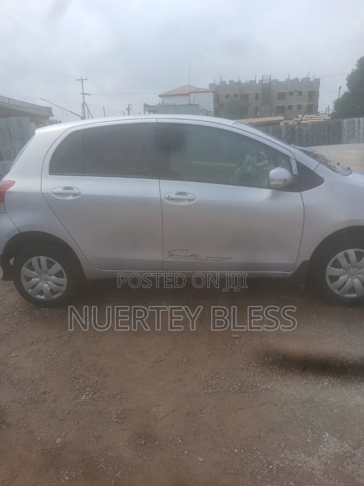 Toyota Vitz 2010 Silver