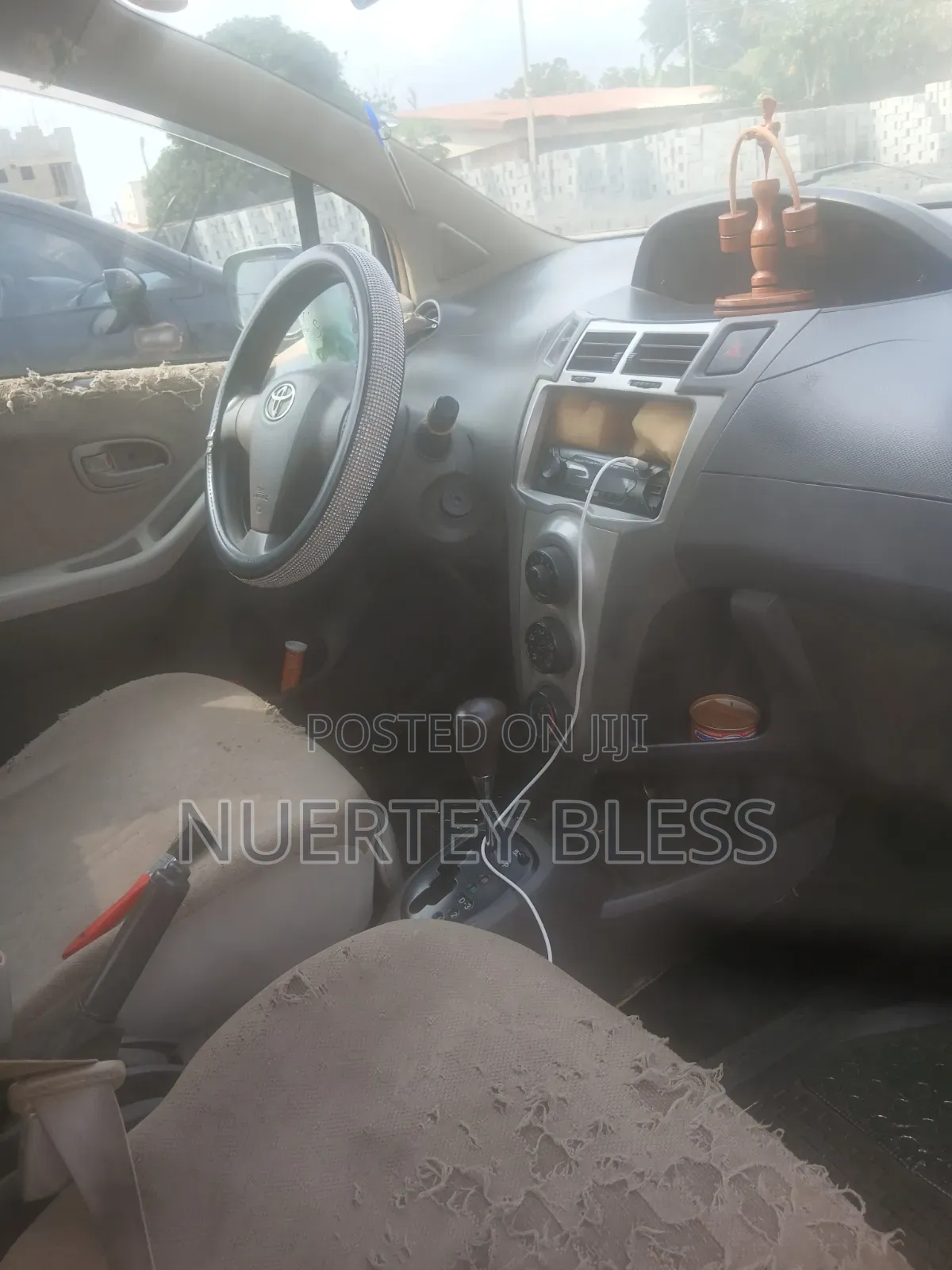 Toyota Vitz 2010 Silver