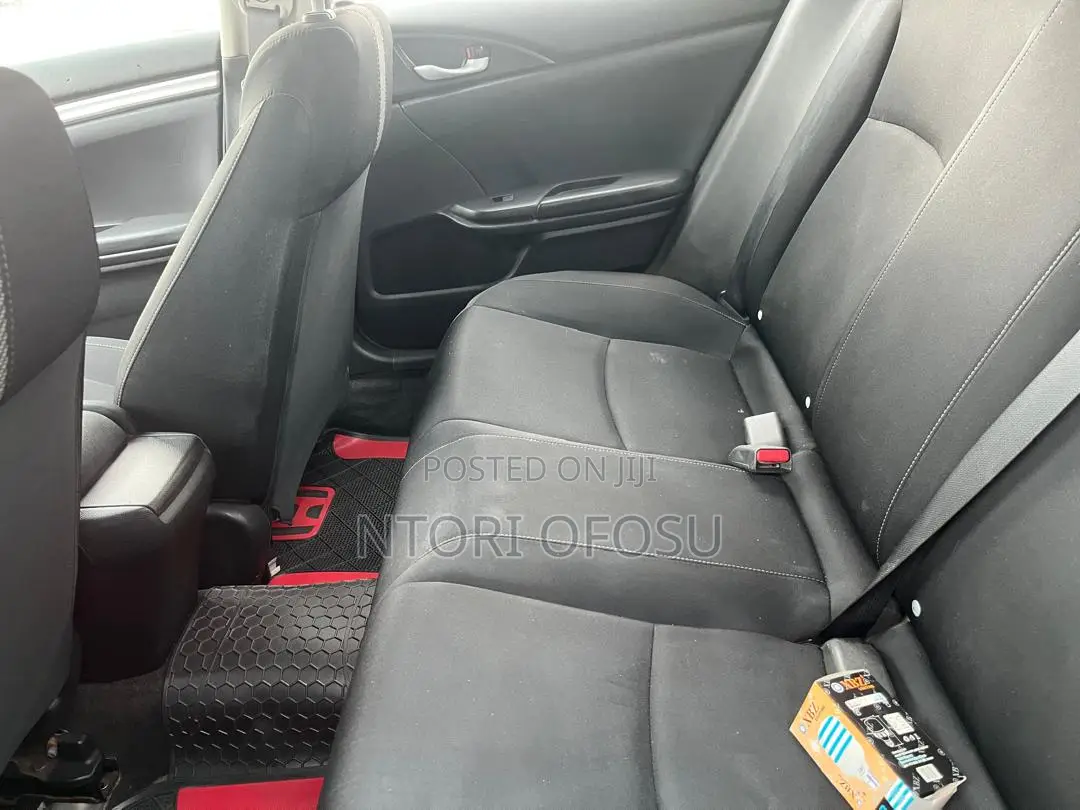 Honda Civic EX 4dr Hatchback (1.5L 4cyl) 2017 Gray