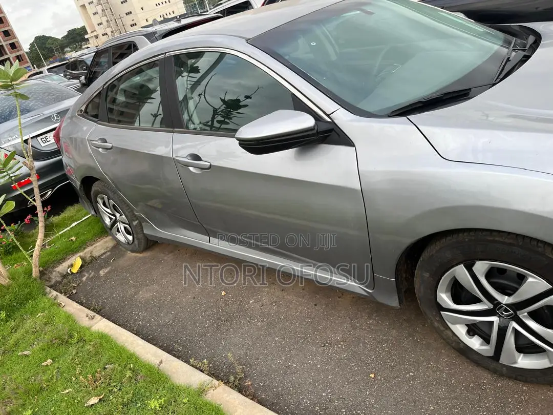 Honda Civic EX 4dr Hatchback (1.5L 4cyl) 2017 Gray