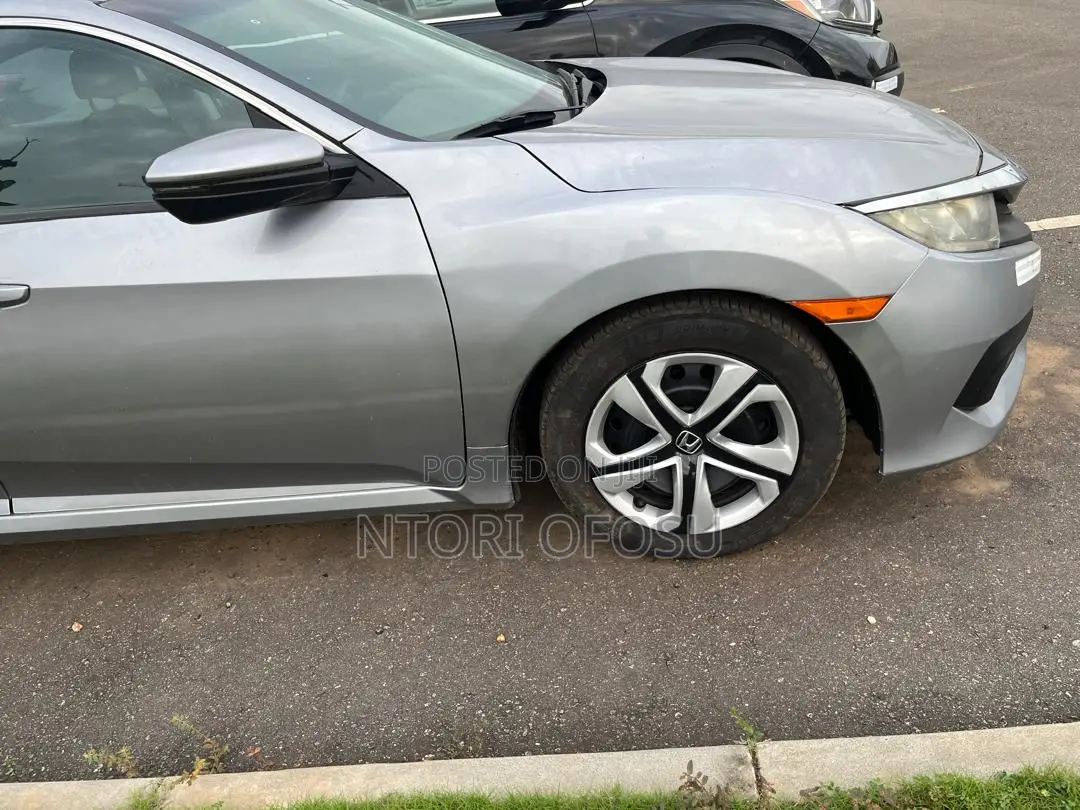 Honda Civic EX 4dr Hatchback (1.5L 4cyl) 2017 Gray