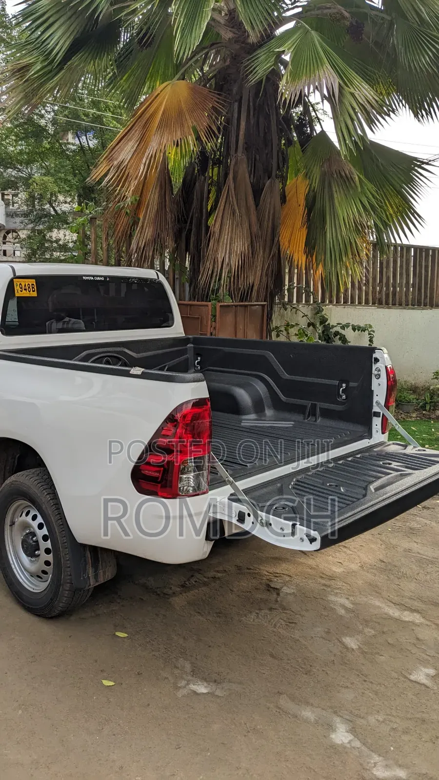 New Toyota Hilux 2025 White
