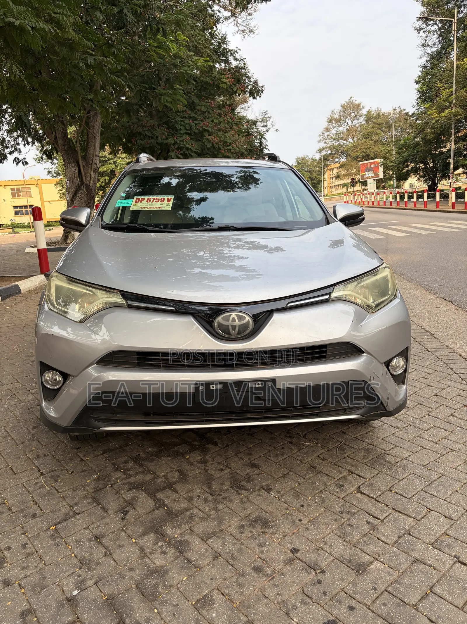 Toyota RAV4 XLE 4dr SUV (2.5L 4cyl 6A) 2018 Gray