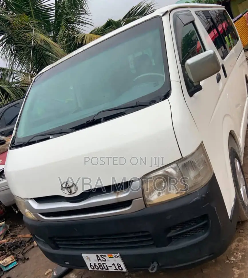 Toyota HiAce 2012 White