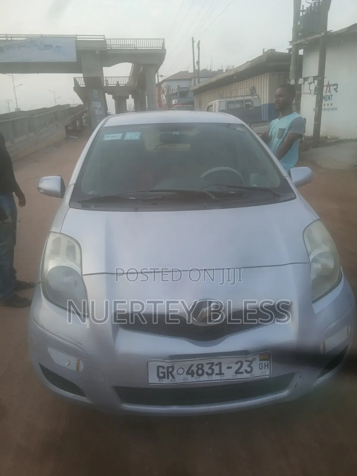 Toyota Vitz 2010 Silver
