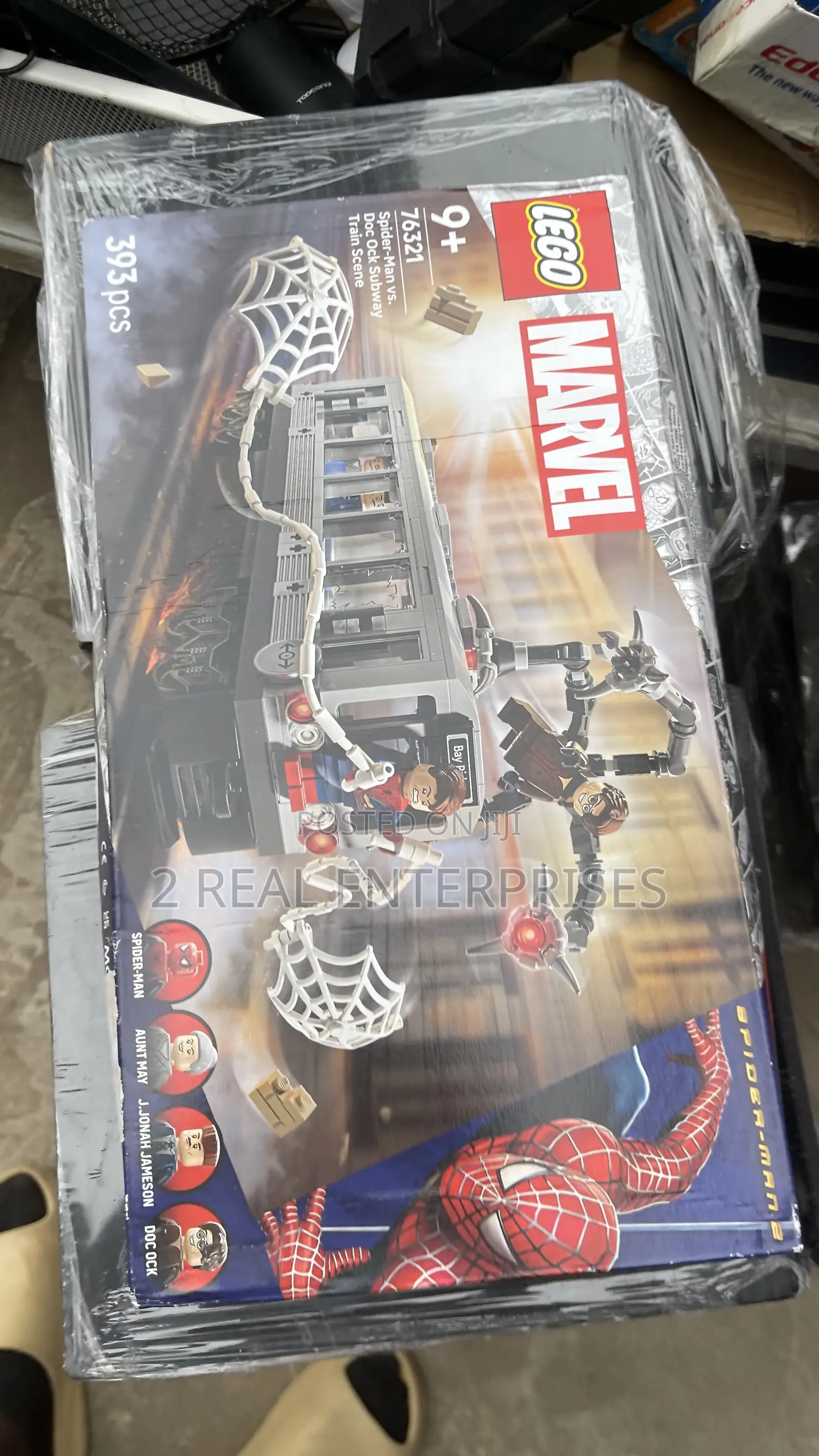 LEGO Marvel Spider-Man vs. Doc Ock Subway Train Scene (Set 76321).