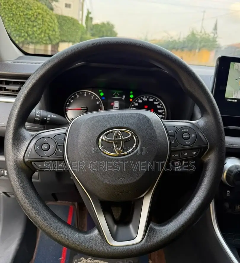 Toyota RAV4 XLE 2025 White