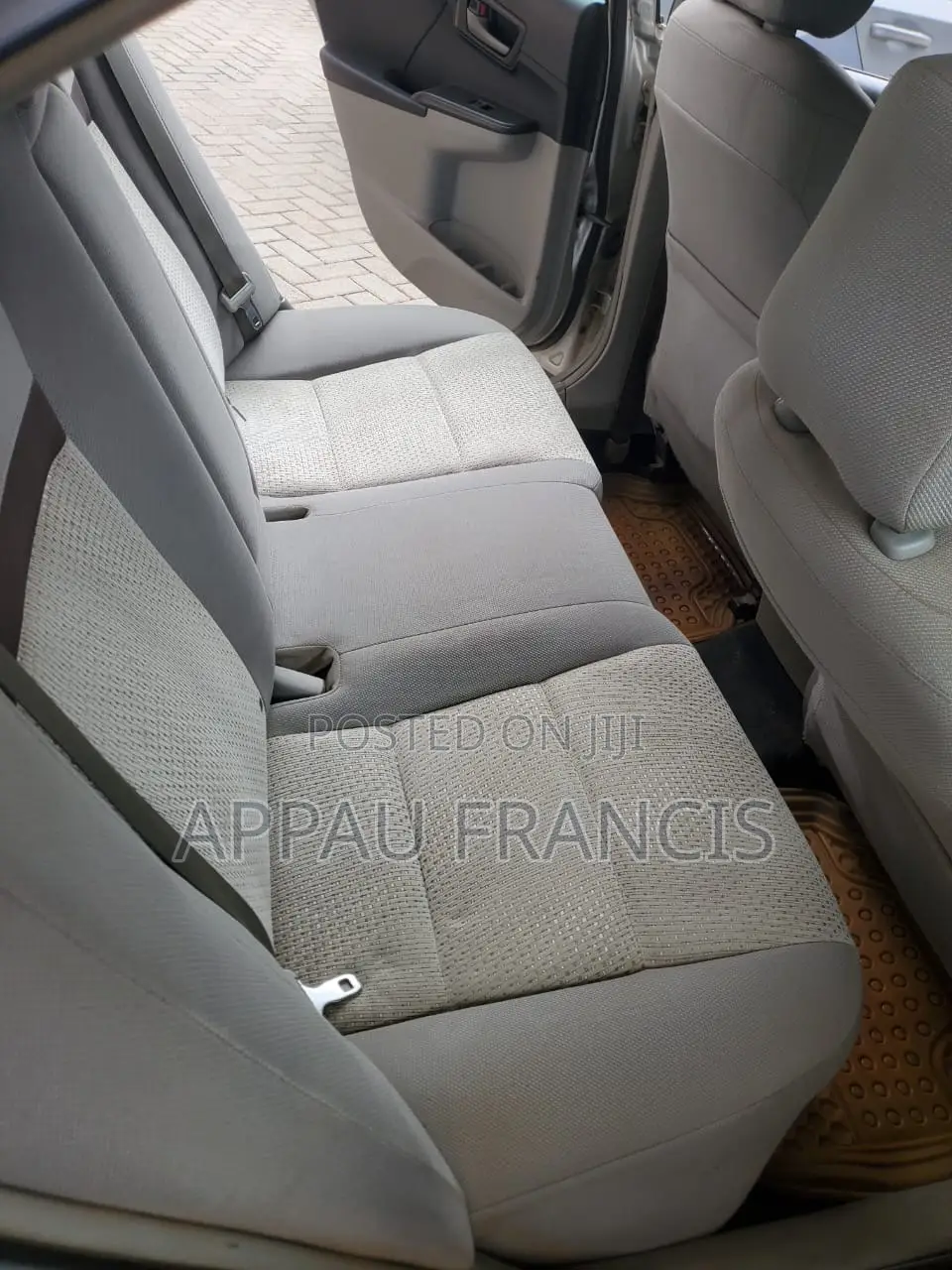 Toyota Camry LE 4dr Sedan (2.5L 4cyl 6A) 2012 Silver