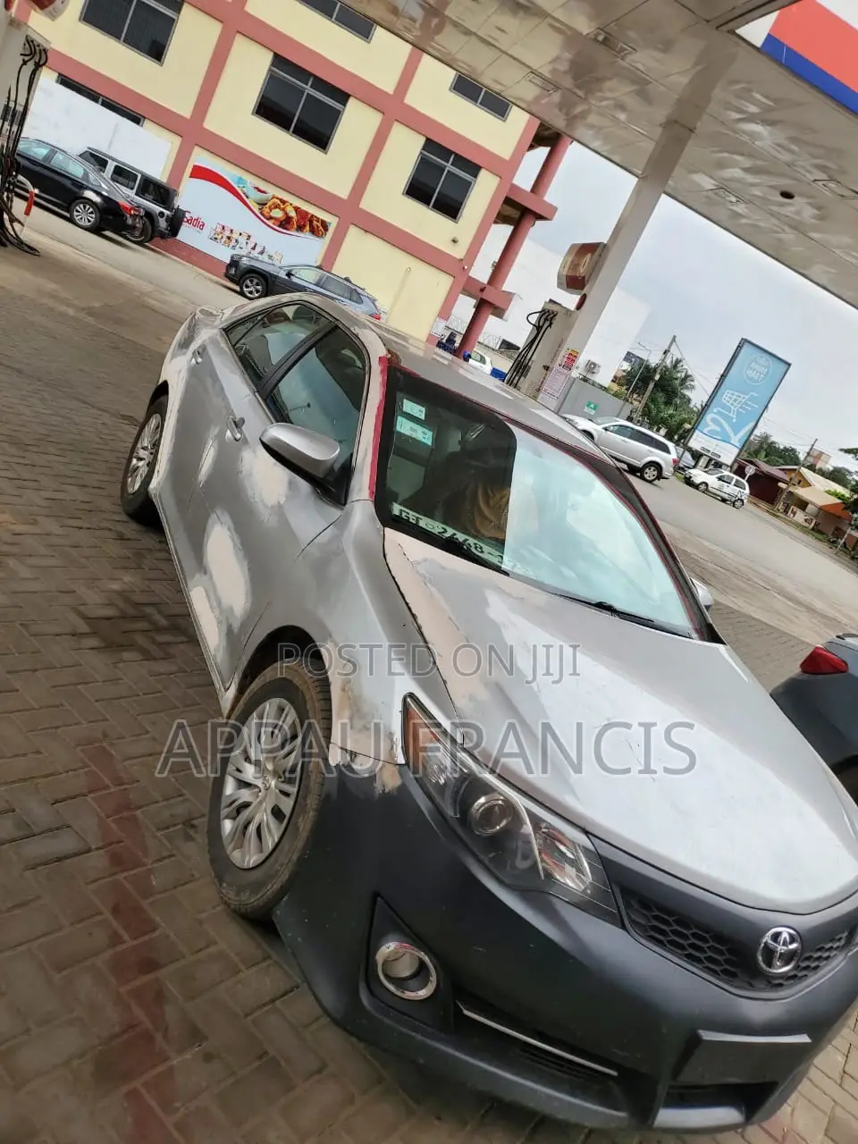 Toyota Camry LE 4dr Sedan (2.5L 4cyl 6A) 2012 Silver