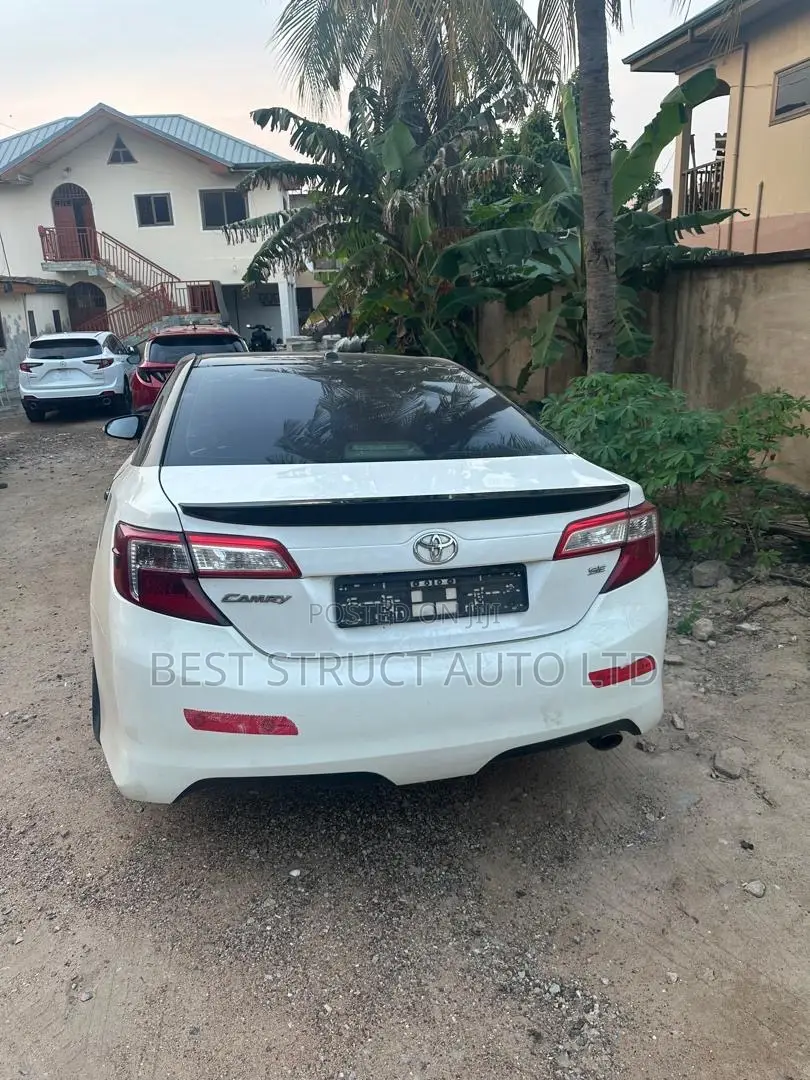 Toyota Camry SE Sport 4dr Sedan w/Prod. End 11/13 (2.5L 4cyl 6A) 2014