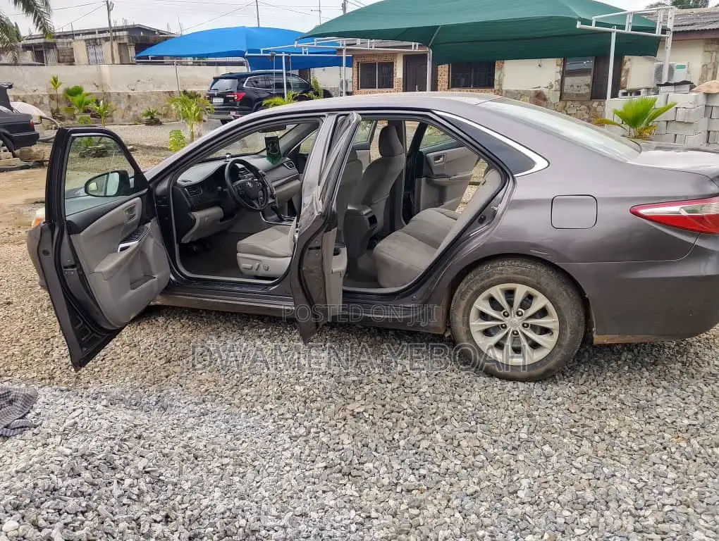 Toyota Camry LE 4dr Sedan (2.5L 4cyl 6A) 2016 Gray