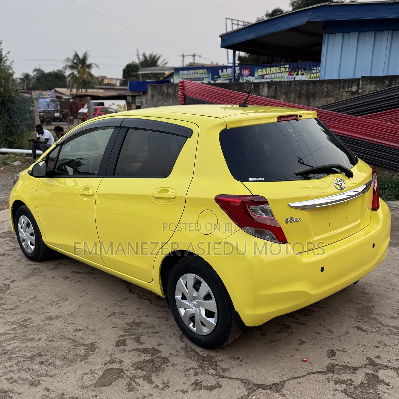 Toyota Vitz 1.3 FWD 5dr 2015 Yellow