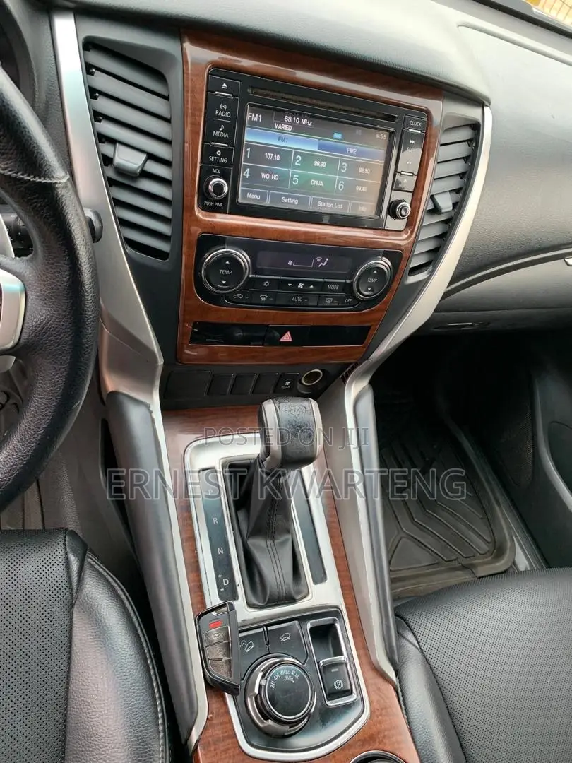 Mitsubishi Pajero Sport 2019 Silver