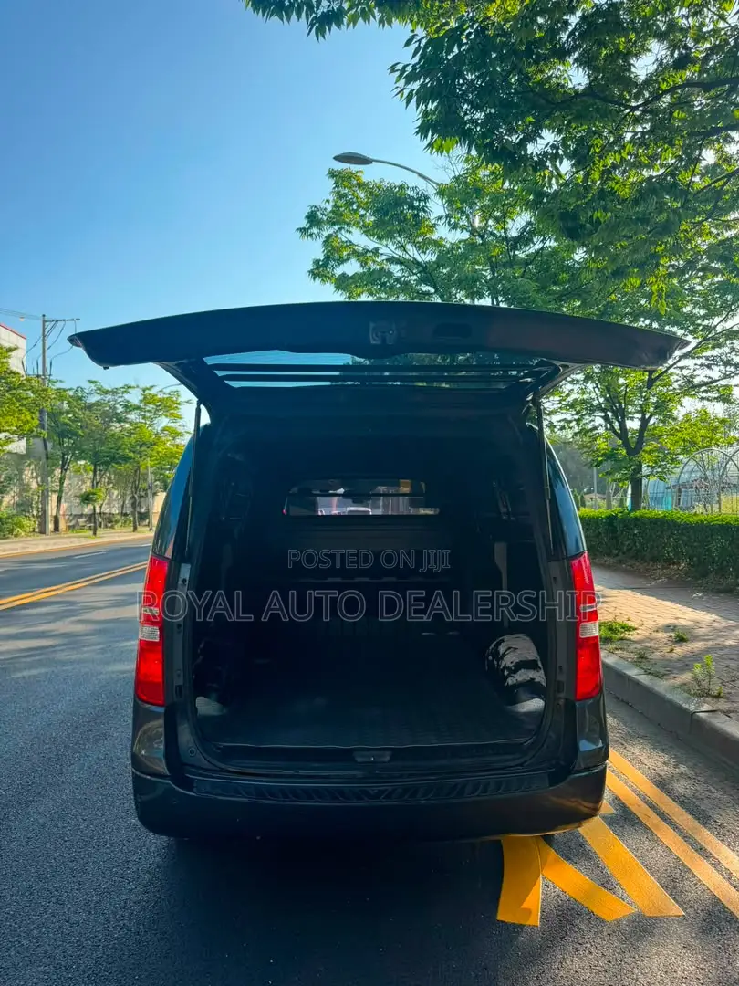 Hyundai Starex 2015 Black