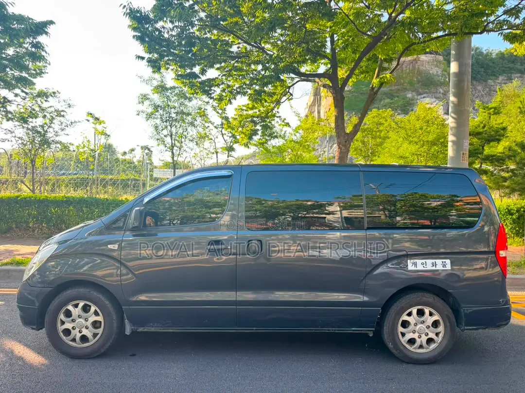 Hyundai Starex 2015 Black