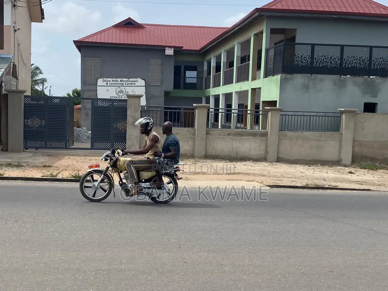 16bdrm Apartment in Laryea Homes, Adade for sale