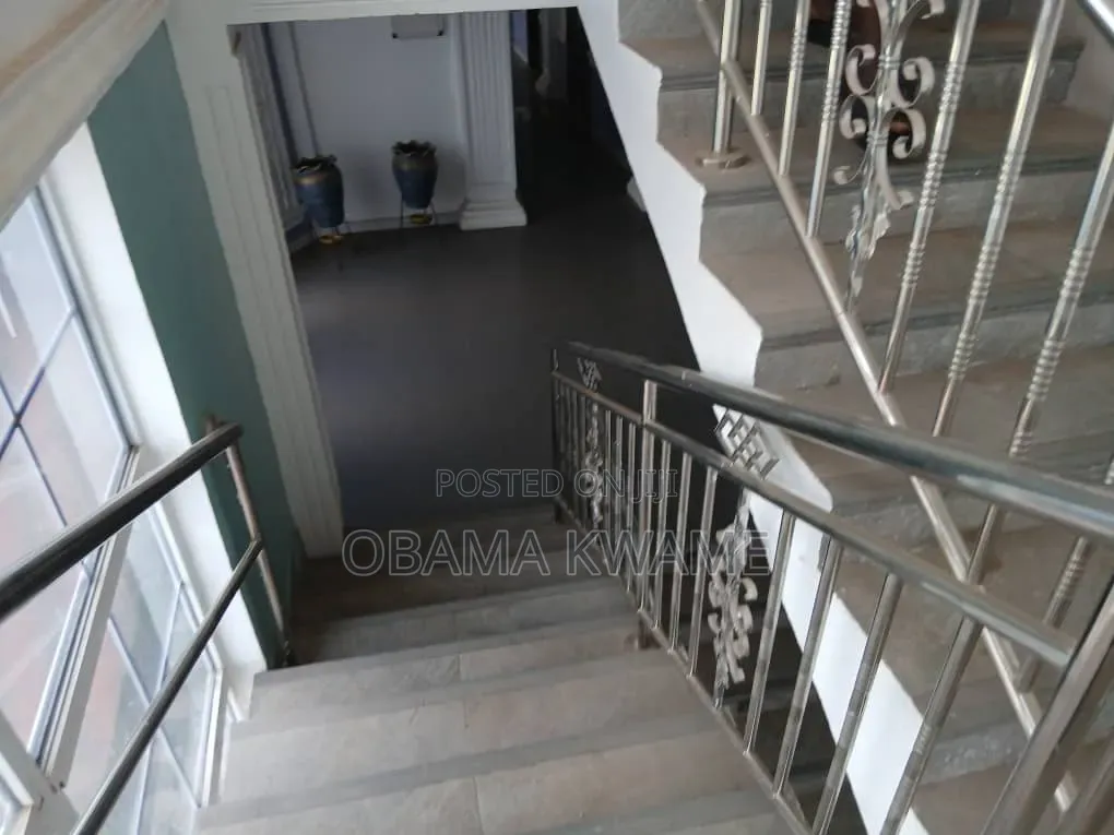 19bdrm Apartment in Laryea Homes, Community 25 for sale